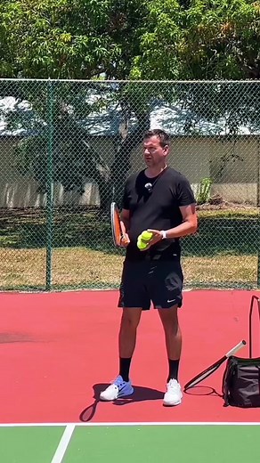 Are you playing with the wrong racquet? Heavy vs Light Racquets on Intuitive Tennis yt 👉 link in B!0 #tennistechnique #tenniscoaching #tenniscourt #tennisplayer #tennis #tennislover #tenniscoach