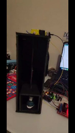 ¡Miren el elevador que hizo nuestra alumna con Arduino! 🚀🤖 Utilizo motores, sensores y código para que suba y baje como uno real. ¡Aprender robótica es súper divertido! 🎉 #arduinoproject #RobóticaParaNiños #clasesparaniños #programacionparaniños