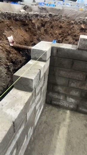 Building an inspection pit 👌👷‍♂️🏴󠁧󠁢󠁳󠁣󠁴󠁿 #build #constructionchannel #bricklaying #4k #cold