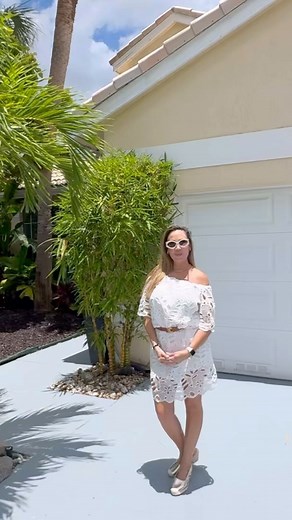  #PembrokePines #Broward #FL 4 habitaciones, 2.5 baños con piscina y vista al lago Ubicación: Pembroke Pines, FL 33029 ✨ Precio $799,990  Real Estate Empire  +1.786.972.77.16 / +1.786.477.10.53  @ventasyrentasmiami #ventasyrentasmiami #pembrokepinesfl #pembrokepinesnails #browardcounty #realestate #realty #casanueva #comprarcasa #newhome #pool #miami #florida | Ventas y Rentas Miami | Facebook