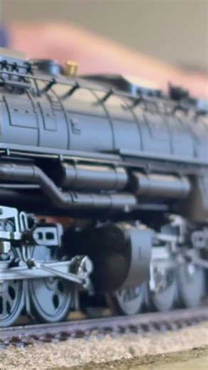 UP challenger #3985 slowly rolling