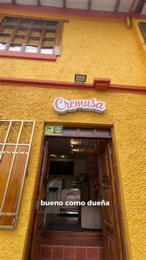 Eso es lo que pasa cuando tenemos un día mejor 🫠🥺 siempre tratamos de aprovechar el tiempo haciendo cosas que nos están faltando como: producción,arreglar el menú o hasta rellenar los helados🙂‍↕️🙂‍↕️ son cosas que nos ayudan a mejorar en los días que tenemos más flujo de clientes☺️❤️##viral##cuenca##cremusa##coffee##vlog