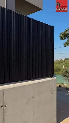 🏡 UN DESIGN PARFAITEMENT ASSORTI POUR VOTRE MAISON OU VOTRE ENTREPRISE ! ✨ 🔎Chez SASSI électrique métal, nous créons des ensembles harmonieux qui allient esthétique, solidité et modernité. 🔸️Nos portes de garage, clôtures, portails et portes d’entrée sont conçus dans le même style et le même design, pour un rendu élégant et parfaitement coordonné. 🎨 Design uniforme et personnalisable 🛠️ Fabrication métallique de haute qualité ⚙️ Motorisation possible pour plus de confort 🏠 Finition soignée