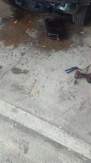 2015 Jeep Grand Cherokee leaky radiator replacement. #fyppppppppppppppppppppppp #viralvideo #foryoupage #hitthatfollowbotton💯🔥 #mobilemechanic