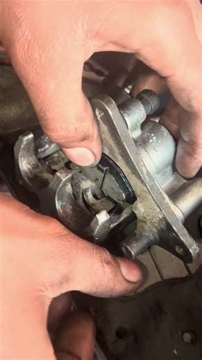 How to install deluxe bike disc brake | How to install deluxe disc brake pads | Classic Honda