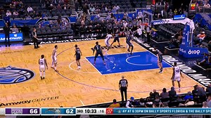 Franz Wagner finds R.J. Hampton for the fast break layup