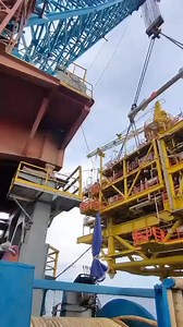 34 shares | Heavy life module platform #oilfield #offshore #offshorelife #oilgas #rigs #ocean #norhtsea #fyp #reels #trending #viral #jangkauan #semuaorang | Musliadi AMd | Facebook