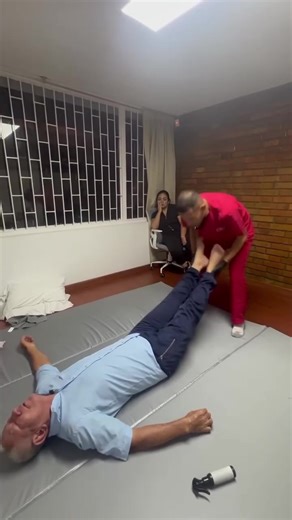 Buenas tardes a todos mis amigos, Quiero invitarlos a que me acompañen en estas últimas parte de esta Gran sección. Los invito a todos a qué me acompañen hasta el final del video. #quiropraxia #graciasdios #ayudaalprojimo #fyppppppppppppppppppppppp #viraltiktok