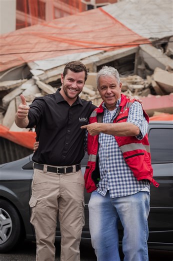 UAVI - Inovando nos céus, transformando na terra. on Instagram: "A UAVI participou de um momento histórico em São José dos Campos durante a implosão do Hotel Urupema. Pela primeira vez no Brasil, uma operação desse porte contou com o suporte aéreo de drones dedicados ao combate e ao controle operacional, marcando um novo avanço na integração entre tecnologia e segurança. Durante a operação, o UAVI Bombeiro atuou de forma estratégica, avaliando o comportamento estrutural do drone diante da onda d