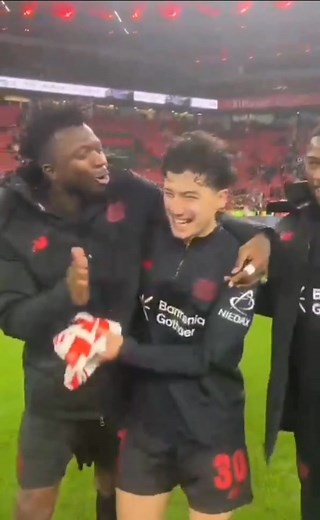 Les joueurs du Bayer Leverkusen ont choisi leur homme du match, Ibrahim Maza, qu'ils ont félicité 🇩🇿 | Le Soir d'Algérie Officiel