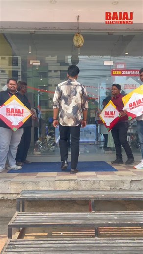 Uppala Pavan Kumar on Instagram: "Power, style, and value – all in one at Bajaj Electronics with Mi! 🚀 Tried the all-new REDMI Note 15 5G today and starting at just ₹19,999, this phone is seriously impressive! 💥 Super slim at 7.35mm, ultra-lightweight, and built with a stunning curved 3D AMOLED display 😍 120Hz refresh rate for ultra-smooth scrolling and gaming 🎮 3200 nits brightness for crystal-clear visibility even under bright sunlight ☀️ The 108MP camera captures sharp photos and smooth 4