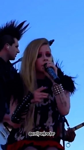 Avril Lavigne 𝔽𝕒𝕟𝕡𝕒𝕘𝕖 on Instagram: "Avril Lavigne performing Rock N Roll - Live 2013 #avrillavigne"