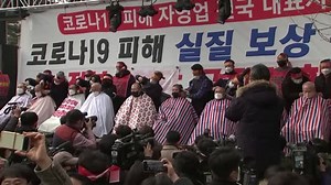 S. Koreans shave heads in COVID protest