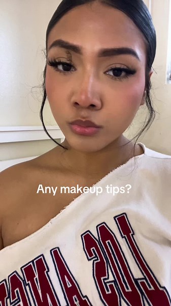 I know the shade doesnt really match, I gotta buy my summer color makeup 🥲 #fyp #tips #makeup