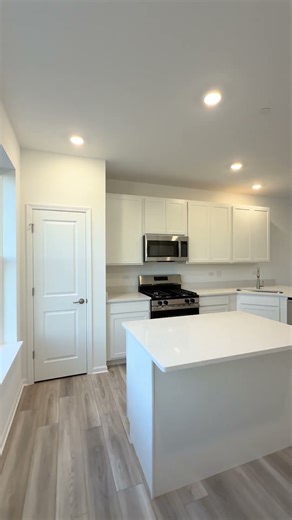 Townhome with Modern Design | Huntley, IL | Real Estate Video