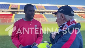 46K views · 1.7K reactions | Una splendida sorpresa per un super tifoso: Carmine Trotolo ha avuto modo di assistere alla seduta di allenamento degli uomini di mister Capuano e di scambiare delle opinioni con i giocatori del Taranto. Un regalo speciale che la società ha voluto rivolgere al supporters 84enne. | Antenna Sud | Facebook