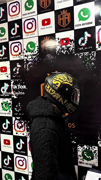 VECTOR NEW GRAFICS HALMET AVAILABLE AT HADI AUTOS ♥️ #hadiautosfsd #hadiautoswalay #hadiauto #foryoupage #underreviewproblem #viralvideo #trendingvideo #foryou #cg125lovers @MADDY کا HONDA 💀 @mahad_store