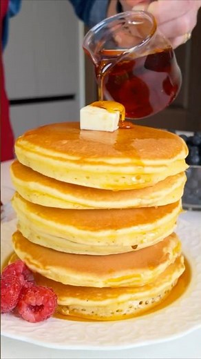 The tallest and fluffiest pancakes ever! OUT OF THIS WORLD, QUICK AND EASY!