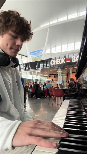 Mrs magic ❤️#pianocover #mrsmagic #strawberryguy #pianist #pianotok | mrs magic piano