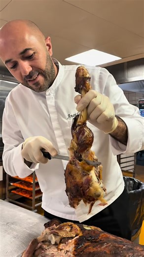 Anar Gasimov on Instagram: "Bütöv quzunun sobada bişirilməsi. Bunun ücün bizə 10-12 kg quzu lazimdir. İlk marinad ücün duz,istiot,bitki yagi ve istəyə görə sarikök və limon suyu əlavə etmək olar. 12 saat soyuducuda marinad halında qaldıqdan sonra qatig,sarmısag,sarikok,ezme cirə və darcin üstünə sürtülür və 6 saat ilk 5 saati 130 dərəcə son 1 saati isə 170 dərəcədə bişirilir. Əgər istifadə etdiyiniz soba professional deyilsə ilk 5 saatı yagli kagiz ve folqaya büküb bişirin sonraki 1 saati ise ta