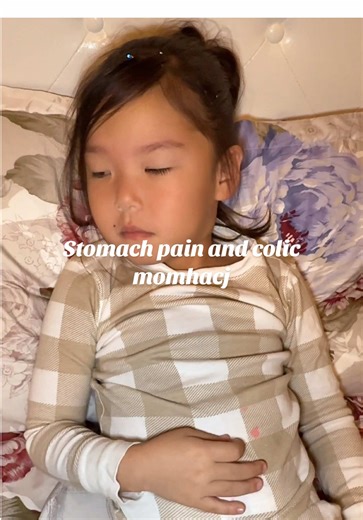 Salt in the belly button for stomach pain and colic! This is an old remedy from our grandmothers. Salt is an amazing healing tool — it reduces inflammation and spasms, helps relax, cleanses, and most importantly, it always helps. For pain or cramps, pour some salt into the belly button for 20 minutes, and you will feel relief almost immediately!#momlife #health #colic #kids #momhack