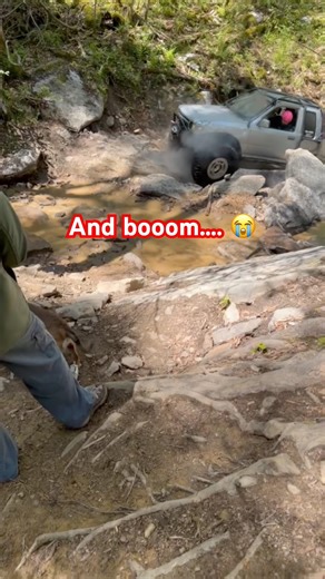 Jessee Nooooo!!!! #jeep #toyota #4x4 #offroading #rockcrawler #broken #snap #pop #ouch