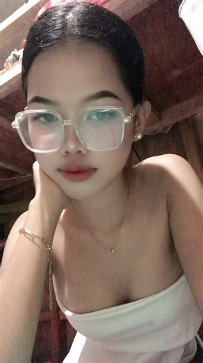 hindi lumampas sa ₱100 prices nito!! 😩 perfect match, the glasses & tops!! 💅🏻 #glasses #top