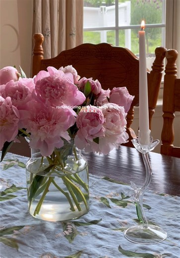 doing my best to make winter feel like spring over here 🌷 #romanticizeyourlife #cozymorning #cozyhomedecor