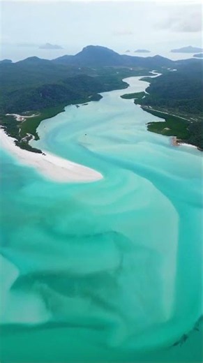 Soaring Over, Whitsunday Islands, Australia, Prosail Whitsundays from Raffaele M. 🏝️