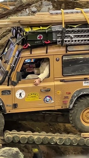 Defender D90 Scale Rig on Scale Trails👏#rccrawler #scalerc #rchobby #rc #crawler #defender #fyp