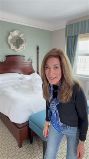 Sarah Richardson on Instagram: "Things that make you go hmmm… A quick trip to present at @ottawahomeshows got me thinking about the meaning of my design style. In my mind, my signature look is simply “me” or “Sarah Style,” but I was challenged to actually put that into words. So I asked for your input, and here are the Top 5 responses we received: 1. Natural Elegance 2. Fresh Tradition 3. Creatively Classic 4. Quietly Refined 5. Relaxed Sophistication Now help me pick the best two words to descr