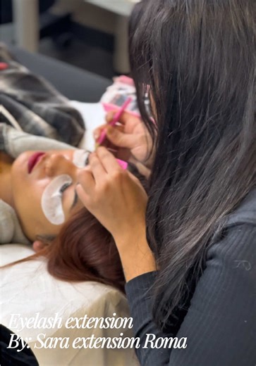 ✨ Dal colore alle extension, dalle pieghe alle ciglia… da Sara Extension – Roma, Via Tuscolana 834 trovi tutto quello che serve per sentirti al top! Qui non ci fermiamo ai capelli: trasformiamo il tuo sguardo con extension ciglia curate nei minimi dettagli. Un unico posto, mille modi per brillare. 💗💇‍♀️✨ #SaraExtension #Roma #ExtensionCapelli #ExtensionCiglia #beautysalon