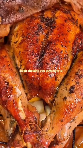 🧡🦃 The only Thanksgiving Turkey recipe you'll need now and forever. Full Recipe Here: https://tonisrecipes.com/juicy-cajun-butter-turkey-recipe/ | Themoodyfoody