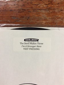The Devil Makes Three - I'm A Stranger Here