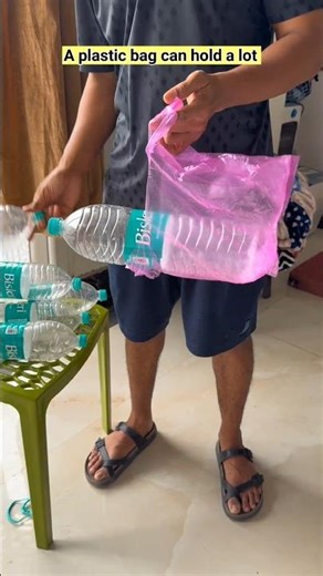"Try this trick to carry as many as bottle you want in a small carry bag"😳😱🤯#carrybagtrick #lifehack