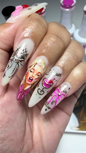 Yeah, I freaking love my nails 🤭✨🩷🩷🎀 #marilynmonroe #birthday #birthdaynails #handpainted