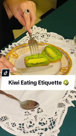Kiwi Eating Etiquette 🥝