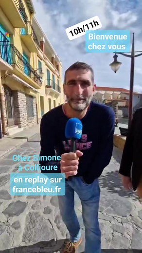 Votez pour que Collioure devienne le village préféré des Français. Ce matin, on était Chez Simone un des très bons restaurants de la ville avec une vue imprenable sur la baie de Collioure❤️ Que c'est beau...et que c'est bon. A écouter en replay sur francebleu.fr émission "France Bleu Roussillon Bienvenue chez vous" | ici Roussillon