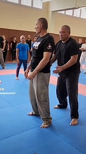 52_Self defense techniques #disarm #disarming #selfdéfense #selfdefense #selfdefenseplug #selfdefensetraining #martial_art #martial_arts #martialarts #martialart #martialartist #martialartslife | Self Defense Tips