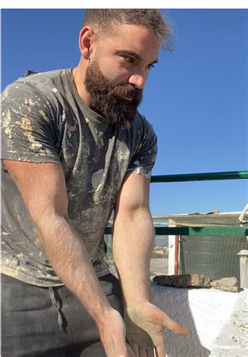 Οταν θες να τρελάνεις τον μάστορα 😂@manosavdiu #οικοδομη #θερμοπρόσοψη #θερμομόνωση #mpesfypgamw #viralvideos