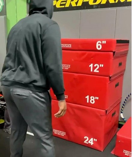 Myles Garrett’s casual 60 inch box jump 😳 | Cleveland Browns