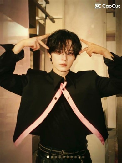 Whether forcast: wet and hard 😝✌️ #straykids #leeknow #stay #kpop #viral #trending #skz #yosho