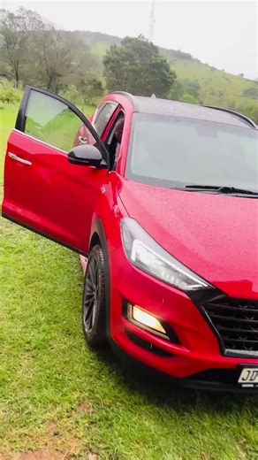 Momento orgulloso con mi nueva compra automovilística