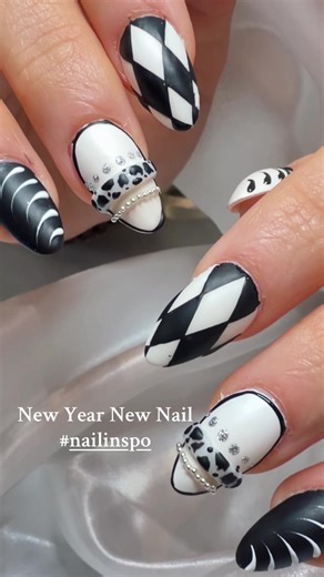 Black & white, but never boring. 🖤🤍 When nails become fashion statements. Clean lines. Bold contrast. Zero distractions. ✨ Save this look 📍 Henderson, NV 📞 Book now – limited spots #BlackWhiteNails #LuxuryNails #EdgyNails #VegasNails #NailTok