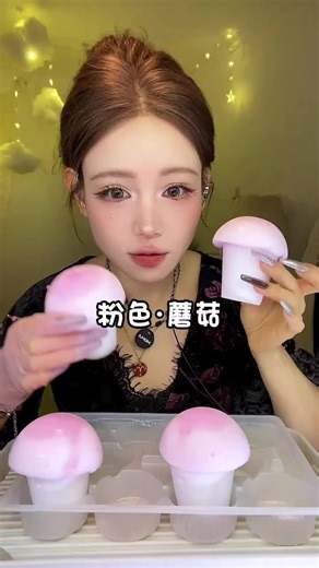 Enjoying Crunchy Ice: A Satisfying Eating Experience