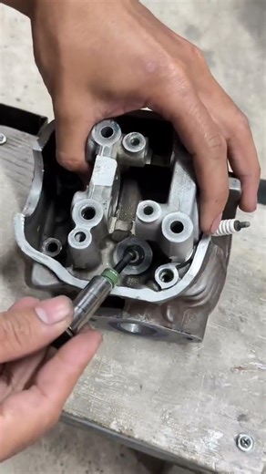 mechanic tricks for installing valve seals #tutorial #mechanic