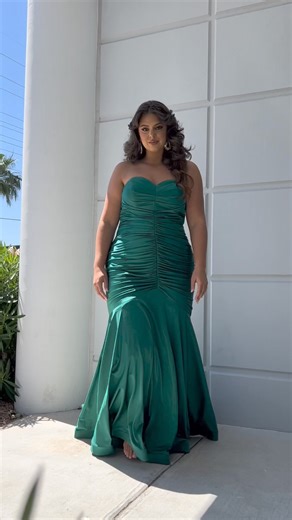 🌟And the award for best-dressed wedding guest goes to…Find the best plus size evening wear options, like our Simply Ravishing Formal Gown, now on sydneyscloset.com https://sydneyscloset.com/products/sc7374 | Sydney's Closet