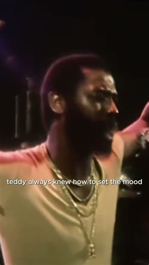 A voice that could change the whole atmosphere in seconds. 🎙️💫