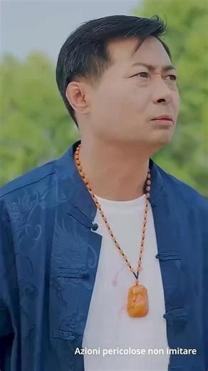 🎬 Guarda gli episodi COMPLETI: https://cps-front.shorttv.live/app-api/ext/20251018cfslY6HpBP Un giovane povero porta sua figlia a una competizione di arti marziali per trovare moglie. Il bellissimo amministratore delegato lo guardava dall'alto in basso come un mendicante e lo guardava dall'alto in basso. Contro ogni previsione, il povero ragazzo avrebbe potuto uccidere tutti all'istante con un semplice tocco delle dita. Si è scoperto che la sua vera identità era l'Invincibile Immortale, e la be