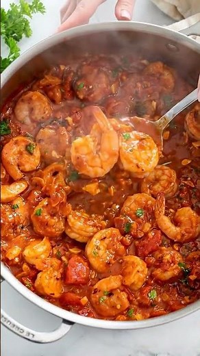 Creamy Spicy Tomato Garlic Shrimp Skillet #avasdailydishes #recipe #dinnerideas #easyrecipe #foodie